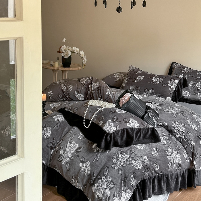 91家纺网 家纺一手货源 找家纺 2024新款加厚保暖高克重法式赫本风牛奶绒四件套 法式-夜幕里