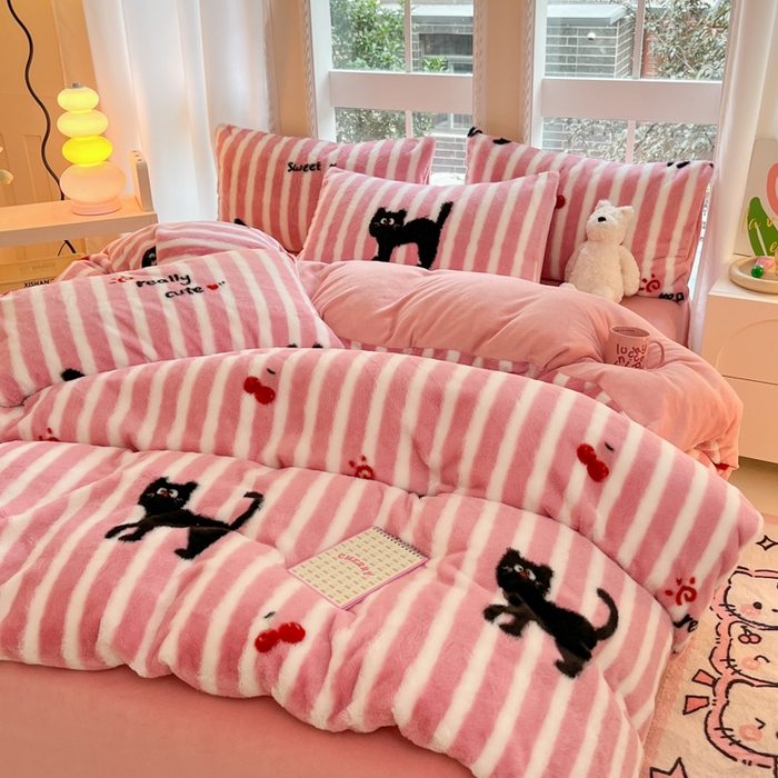 91家纺网 家纺一手货源 找家纺 慕澄家纺 2024新款兔绒牛奶绒加厚保暖印花四件套 黑猫咪咪