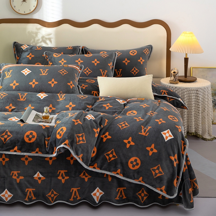 91家纺网 家纺一手货源 找家纺 雨萝家纺 2024新款亲肤舒适牛奶绒四件套 大牌风