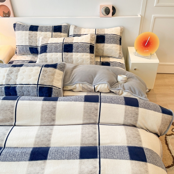 91家纺网 家纺一手货源 找家纺 2024秋冬A类牛奶绒加厚夹棉床笠+牛奶绒被套四件套肌理格