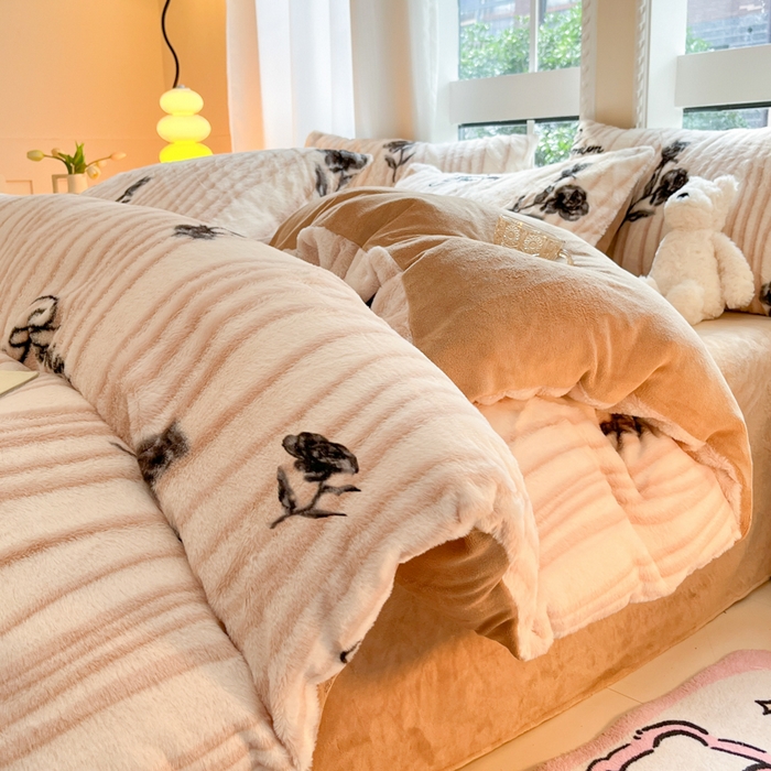 91家纺网 家纺一手货源 找家纺 慕澄家纺 2024新款兔绒牛奶绒加厚保暖印花四件套 线条玫瑰