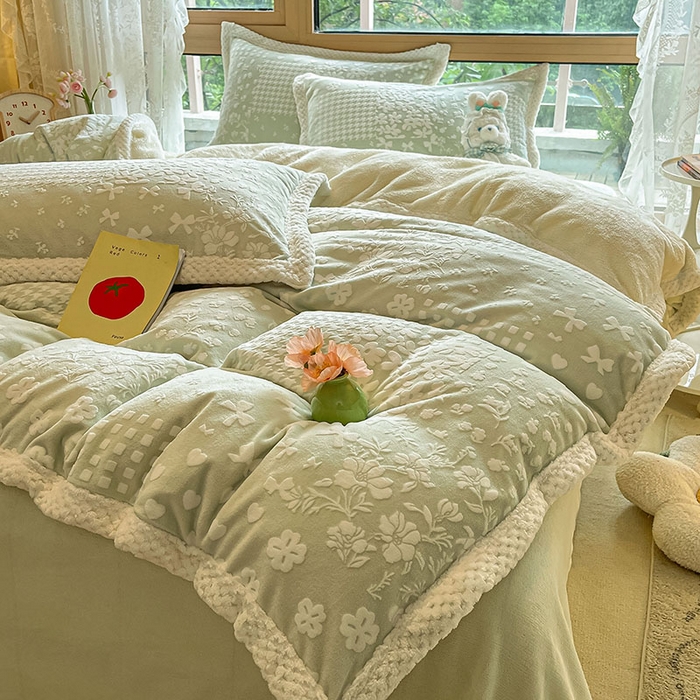 91家纺网 家纺一手货源 找家纺 2024新款简约包边全消光雕花牛奶绒兔兔绒四件套 雕花包边-阿芙朵 绿