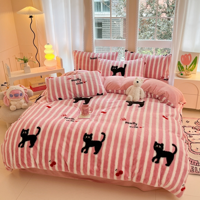 91家纺网 家纺一手货源 找家纺 慕澄家纺 2024新款兔绒牛奶绒加厚保暖印花四件套 黑猫咪咪