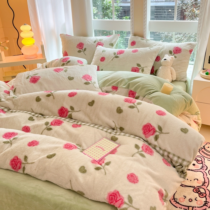 91家纺网 家纺一手货源 找家纺 慕澄家纺 2024新款兔绒牛奶绒加厚保暖印花四件套 浪漫满屋