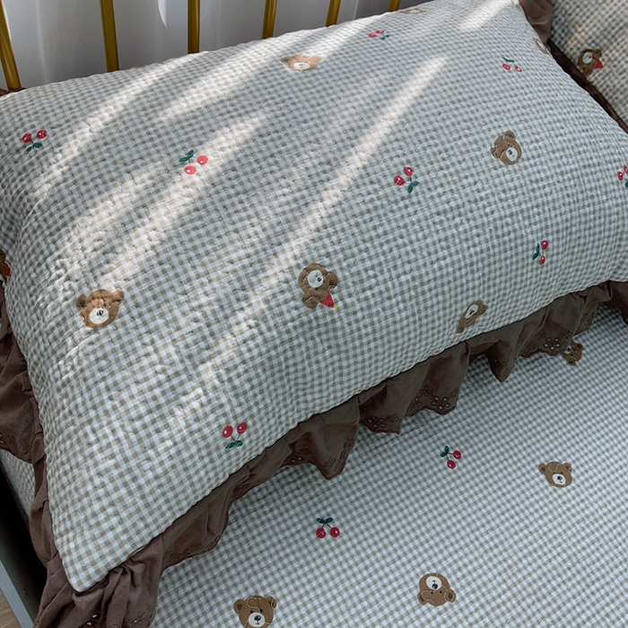 91家纺网 家纺一手货源 找家纺 2024新款亲肤舒适法式床盖三件套 熊头小格子