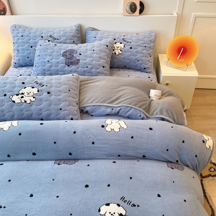 91家纺网 家纺一手货源 找家纺 2024秋冬A类牛奶绒加厚夹棉床笠+牛奶绒被套四件套汪星人