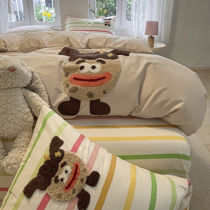 91家纺网 家纺一手货源 找家纺 吉象家纺 2024新款全棉斜纹毛巾绣混搭四件套 香肠嘴娃娃