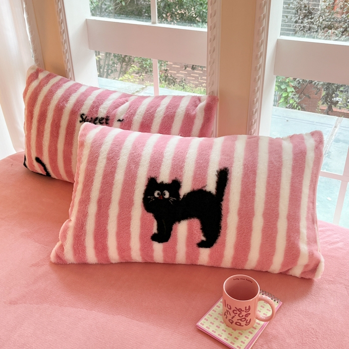 91家纺网 家纺一手货源 找家纺 慕澄家纺 2024新款兔绒牛奶绒加厚保暖印花四件套 黑猫咪咪