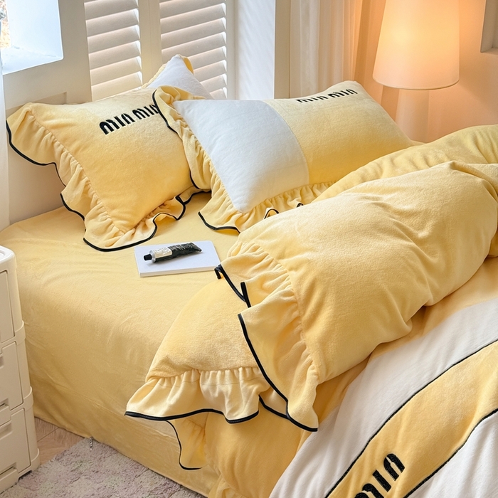 91家纺网 家纺一手货源 找家纺 凯美家居 2024新款牛奶绒刺绣花边四件套-美丽格 美丽格-亮黄