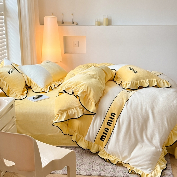 91家纺网 家纺一手货源 找家纺 凯美家居 2024新款牛奶绒刺绣花边四件套-美丽格 美丽格-亮黄