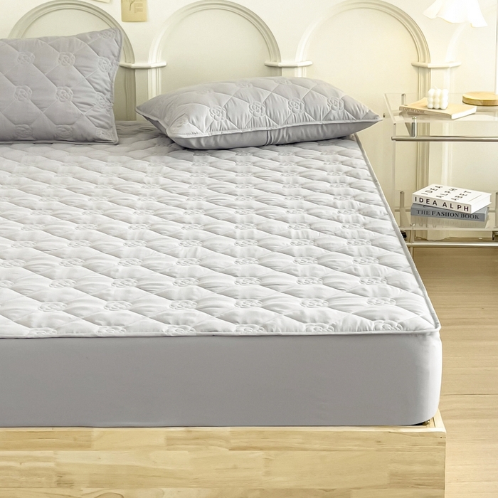 91家纺网 家纺一手货源 找家纺 丝涟家居 2025新款A类亲肤棉防水防污床笠--花朵款 玫瑰花-银优灰