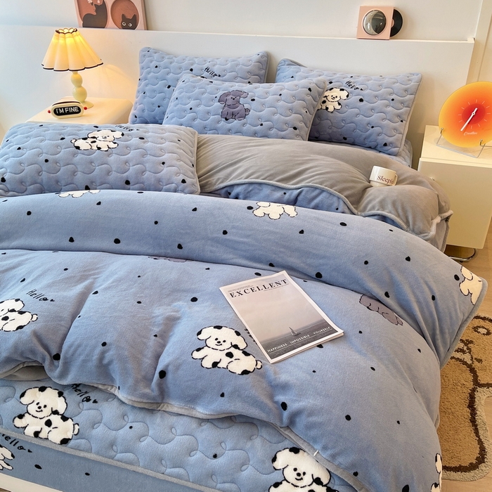 91家纺网 家纺一手货源 找家纺 2024秋冬A类牛奶绒加厚夹棉床笠+牛奶绒被套四件套汪星人