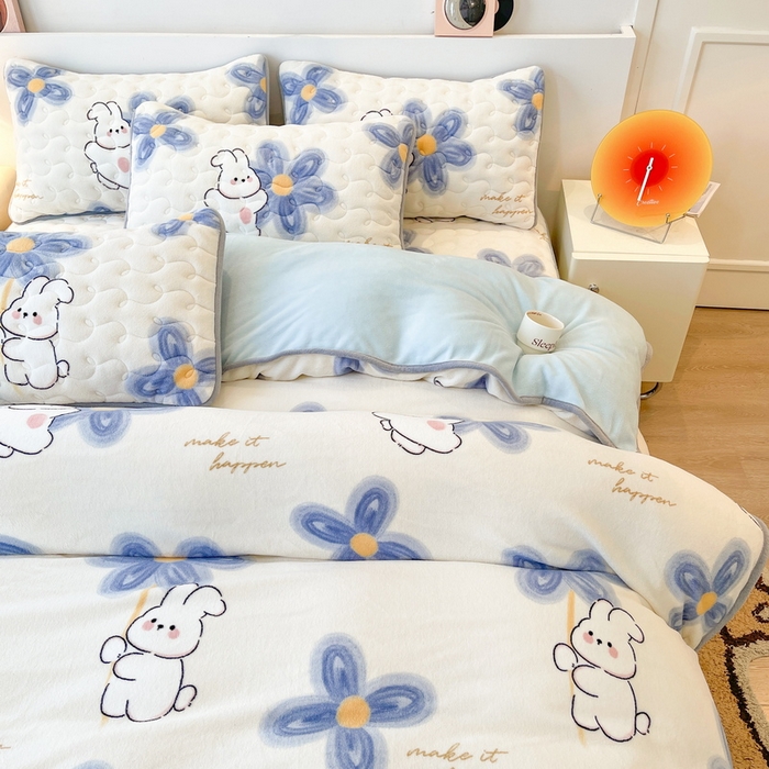 91家纺网 家纺一手货源 找家纺 2024秋冬A类牛奶绒加厚夹棉床笠+牛奶绒被套四件套邻家小兔