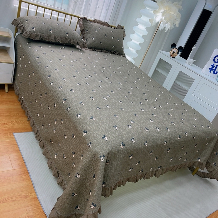 91家纺网 家纺一手货源 找家纺 2024新款亲肤舒适法式床盖三件套 咖啡豆米奇