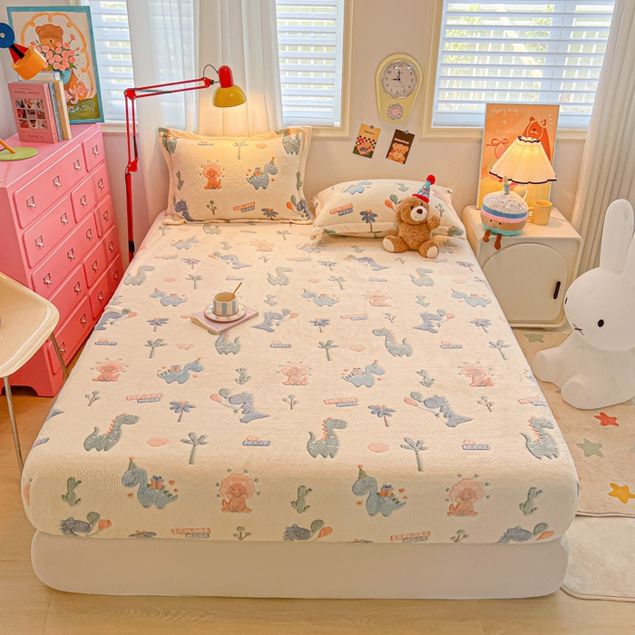 91家纺网 家纺一手货源 找家纺 韩巢家纺 2024新款加厚雪花绒卡通印花保暖床笠三件套 恐龙宝贝(绿)