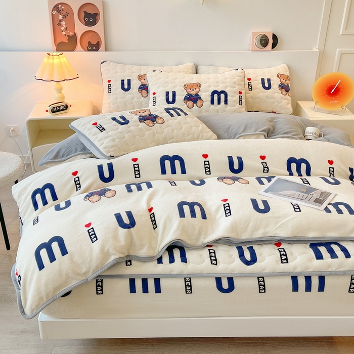 91家纺网 家纺一手货源 找家纺 2024秋冬A类牛奶绒加厚夹棉床笠+牛奶绒被套四件套妙妙熊