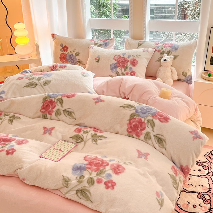 91家纺网 家纺一手货源 找家纺 慕澄家纺 2024新款兔绒牛奶绒加厚保暖印花四件套 花飞蝶舞