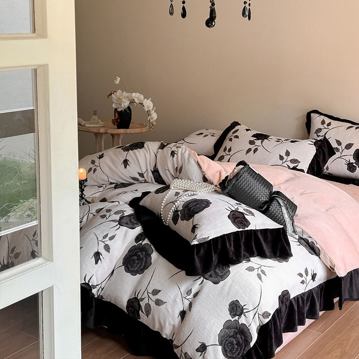 91家纺网 家纺一手货源 找家纺 2024新款加厚保暖高克重法式赫本风牛奶绒四件套 法式-暗夜玫瑰