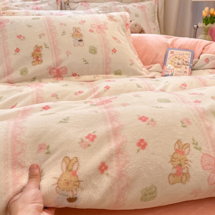 91家纺网 家纺一手货源 找家纺 慕尚家纺 2025新款3.5kg高克重田园花卉类牛奶绒四件套 蝴蝶小兔