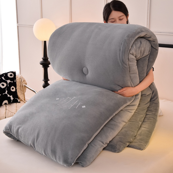 91家纺网 家纺一手货源 找家纺 牛魔王家居 2024新款加厚牛奶绒绣花冬被春秋被大豆被被子 牛奶绒+绅士灰