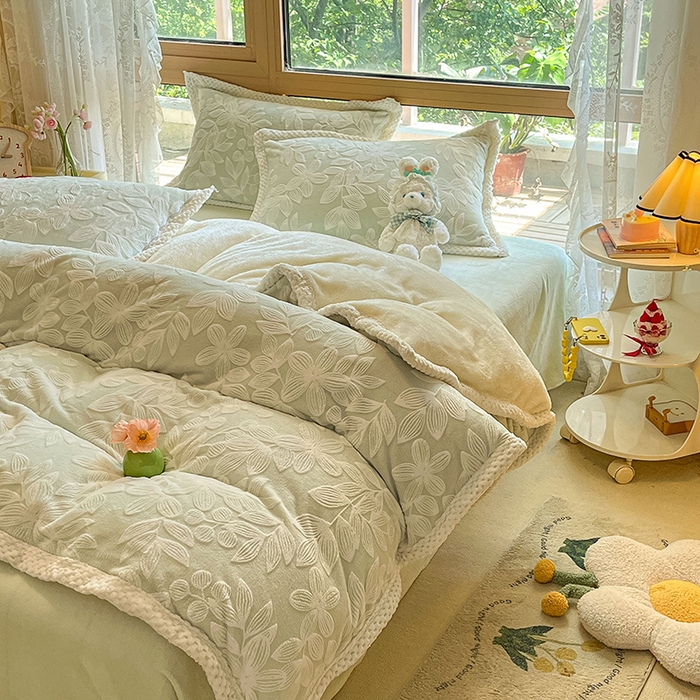 91家纺网 家纺一手货源 找家纺 2024新款简约包边全消光雕花牛奶绒兔兔绒四件套 雕花包边-爱在秋冬 浅绿（新拍）