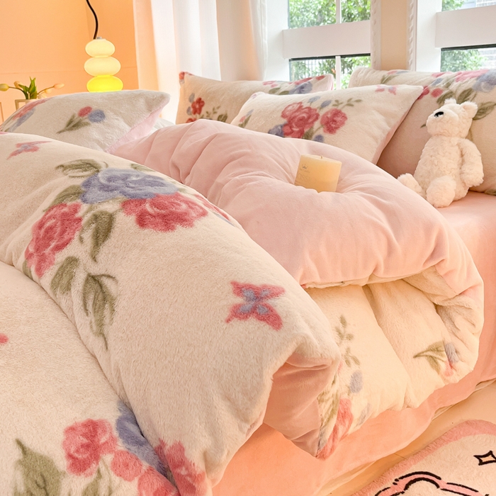 91家纺网 家纺一手货源 找家纺 慕澄家纺 2024新款兔绒牛奶绒加厚保暖印花四件套 花飞蝶舞