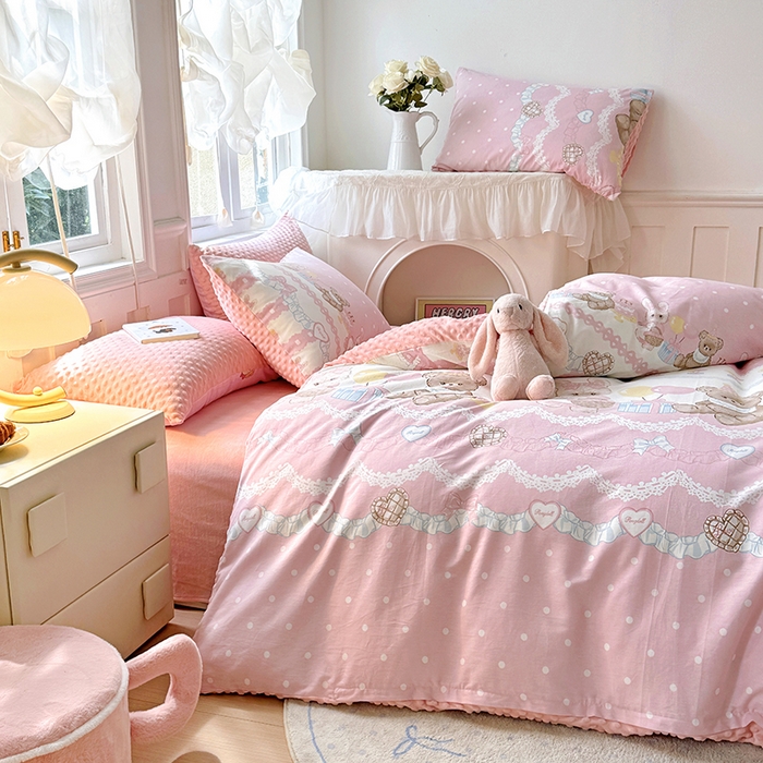 91家纺网 家纺一手货源 找家纺 优迈2024新秋冬加厚保暖全棉+豆豆绒四件套婴儿绒牛奶绒豆豆单被套单人双人加大号棉加绒三件套四件套 萌熊软兔