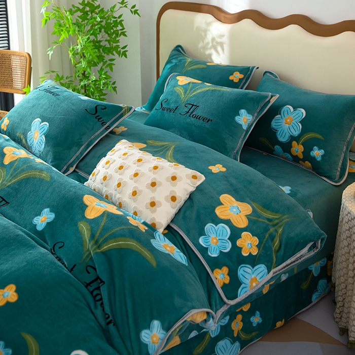 91家纺网 家纺一手货源 找家纺 雨萝家纺 2024新款亲肤舒适牛奶绒四件套 花千朵