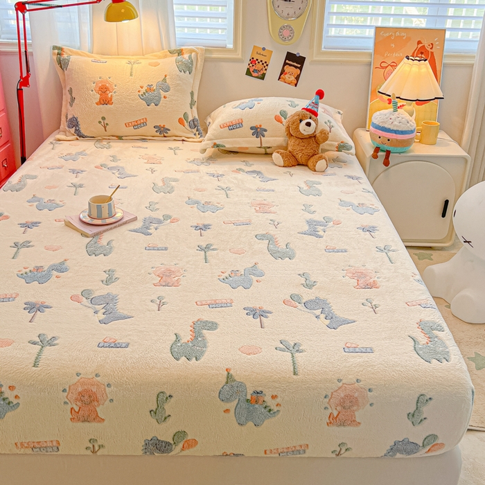 91家纺网 家纺一手货源 找家纺 韩巢家纺 2024新款加厚雪花绒卡通印花保暖床笠三件套 恐龙宝贝(绿)