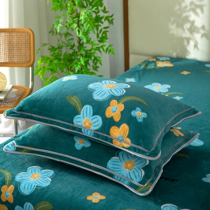 91家纺网 家纺一手货源 找家纺 雨萝家纺 2024新款亲肤舒适牛奶绒四件套 花千朵