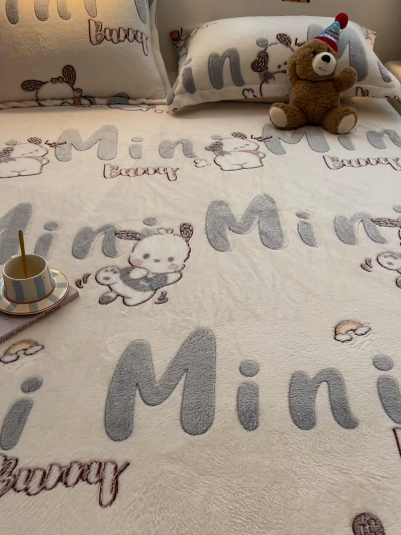 91家纺网 家纺一手货源 找家纺 韩巢家纺 2024新款加厚雪花绒卡通印花保暖床笠三件套 米菲