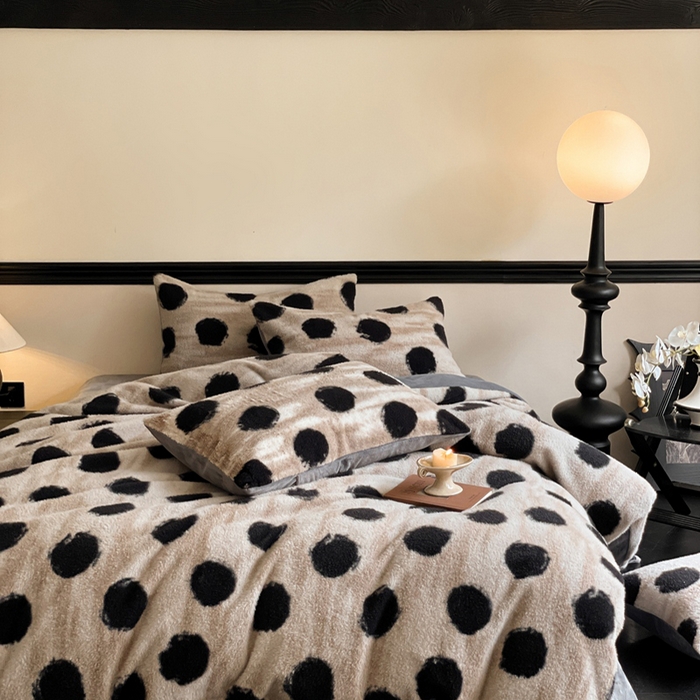 91家纺网 家纺一手货源 找家纺 2025秋冬新品保暖加厚绒类多莉羊绒四件套-【玛丽亚】 鲁克林淡可可