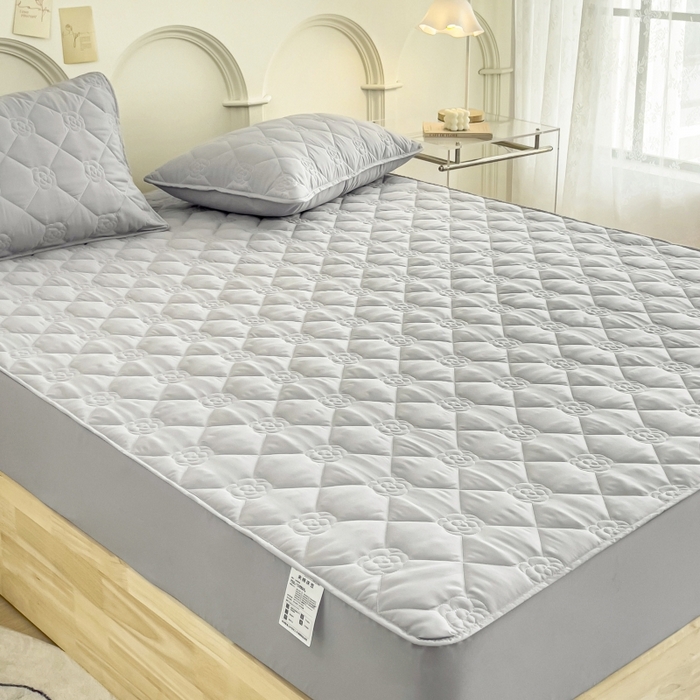 91家纺网 家纺一手货源 找家纺 丝涟家居 2025新款A类亲肤棉防水防污床笠--花朵款 玫瑰花-银优灰