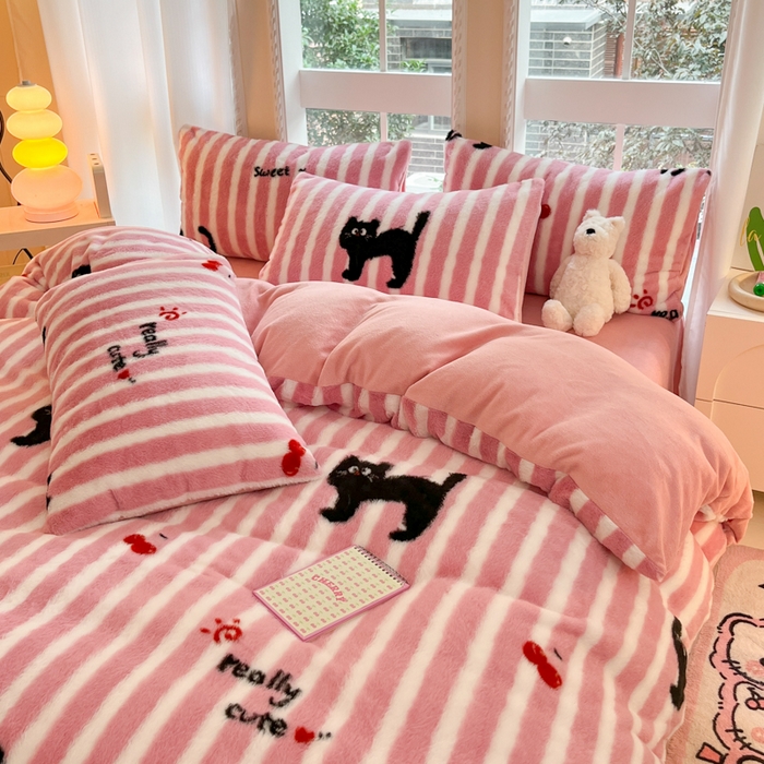 91家纺网 家纺一手货源 找家纺 慕澄家纺 2024新款兔绒牛奶绒加厚保暖印花四件套 黑猫咪咪