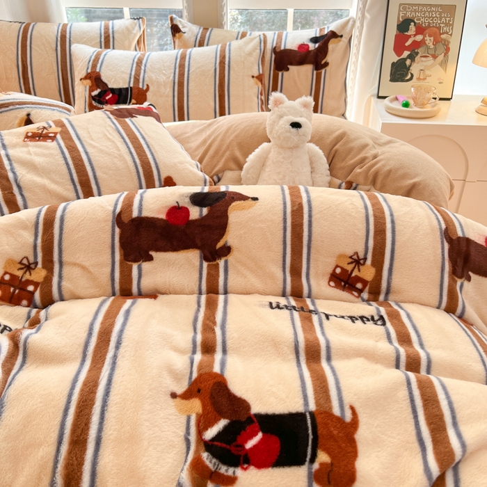 91家纺网 家纺一手货源 找家纺 慕澄家纺 2024新款兔绒牛奶绒加厚保暖印花四件套 腊肠狗