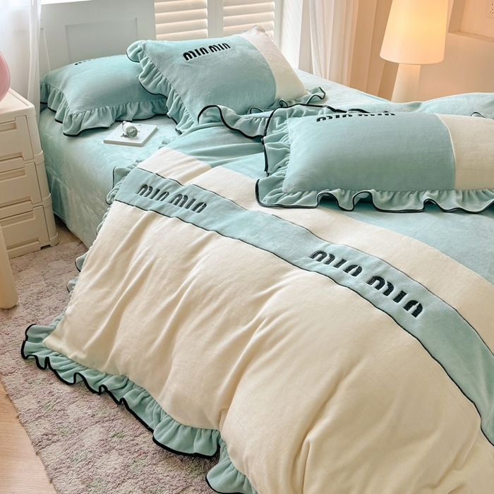 91家纺网 家纺一手货源 找家纺 凯美家居 2024新款牛奶绒刺绣花边四件套-美丽格 美丽格-浅蓝