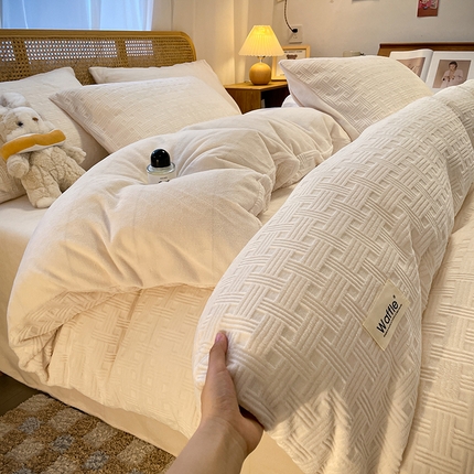 莱茵家居 2024新款A类高克重雕花牛奶绒四件套-糖果格 糖果格-米白