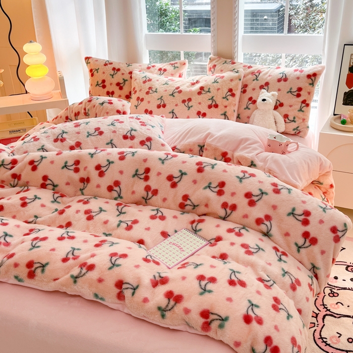 91家纺网 家纺一手货源 找家纺 慕澄家纺 2024新款兔绒牛奶绒加厚保暖印花四件套 樱桃小丸子