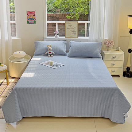 91家纺网 家纺一手货源 找家纺 漫时光 2025新款40支全棉纯色夹棉床盖款 雾霾蓝