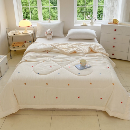 91家纺网 家纺一手货源 找家纺 木楌家居 2025新款全棉A类皱皱纱刺绣手包边豆豆被 心动