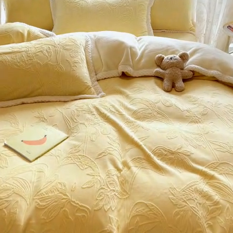 91家纺网 家纺一手货源 找家纺 2024新款简约包边全消光雕花牛奶绒兔兔绒四件套 雕花包边-枝枝叶叶 黄