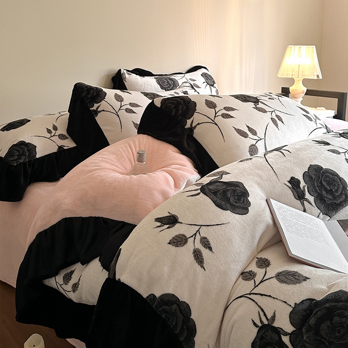 91家纺网 家纺一手货源 找家纺 2024新款加厚保暖高克重法式赫本风牛奶绒四件套 法式-暗夜玫瑰