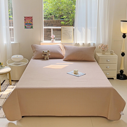 91家纺网 家纺一手货源 找家纺 漫时光 2025新款40支全棉纯色夹棉床盖款 卡其