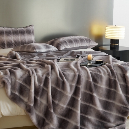 91家纺网 家纺一手货源 找家纺 （总）2024秋冬保暖加厚绒类赛琳娜皮草绒毛毯、抱枕