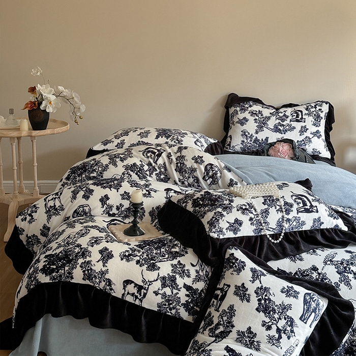 91家纺网 家纺一手货源 找家纺 2024新款加厚保暖高克重法式赫本风牛奶绒四件套 法式-迷境