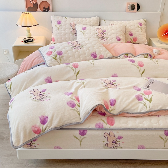 91家纺网 家纺一手货源 找家纺 2024秋冬A类牛奶绒加厚夹棉床笠+牛奶绒被套四件套安妮兔