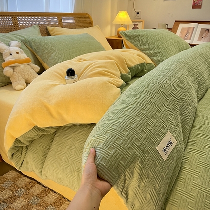 莱茵家居 2024新款A类高克重雕花牛奶绒四件套-糖果格 糖果格-绿黄