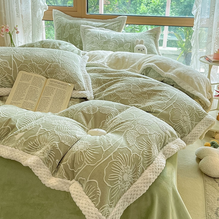 91家纺网 家纺一手货源 找家纺 2024新款简约包边全消光雕花牛奶绒兔兔绒四件套 雕花包边- 安妮花苑 绿