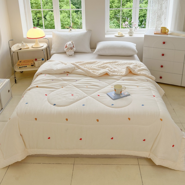 91家纺网 家纺一手货源 找家纺 木楌家居 2025新款全棉A类皱皱纱刺绣手包边豆豆被 心动