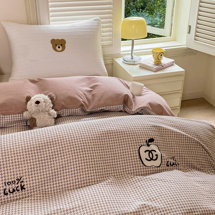 91家纺网 家纺一手货源 找家纺 优品阁 2024新款亲肤舒适全棉磨毛四件套学生三件套系列  千爱